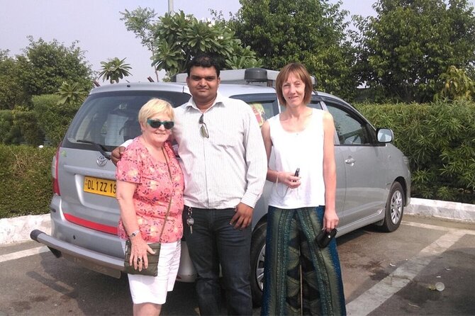 Private Tour : Delhi Day Tour with Tour Guide - Gurudwara Bangla Sahib: calm spirituality in the middle of your route