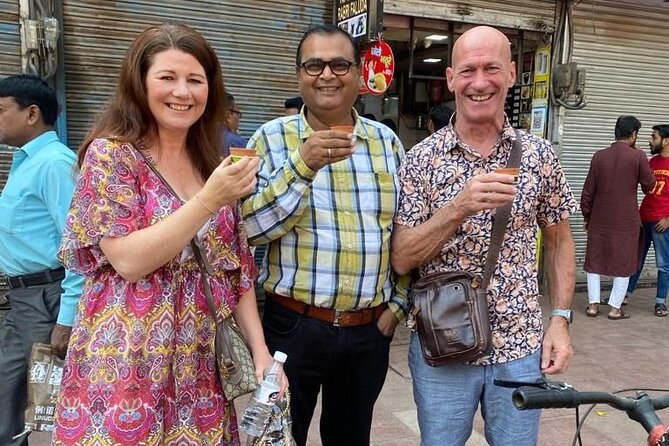 Private Tour of Delhi Local City Sightseeing Tour - Gurudwara Bangla Sahib: healing story and a peaceful pond