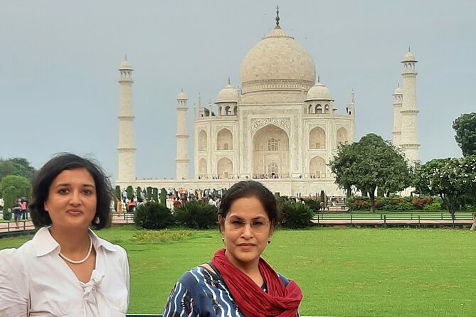 Private Tour of Taj mahal from Delhi by Train in 90 Min - How the guide helps you get better photos without turning it into a chore