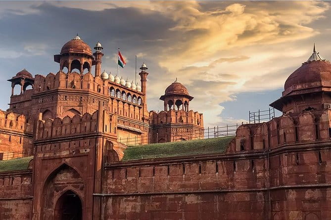 Red Fort Fast Track Entry Ticket in Delhi 2 hours Tour - Lahore Gate: The Fort’s Grand Main Entrance