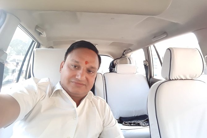 Round Trip Delhi Airport Transfers – Arrival & Departure Both - The comfort details that add up in Delhi traffic