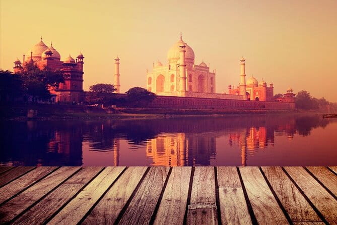 Same Day luxury Taj Mahal and Agra Fort Tour from Delhi by Car - Lunch at DoubleTree by Hilton Agra: a real pause in a long day