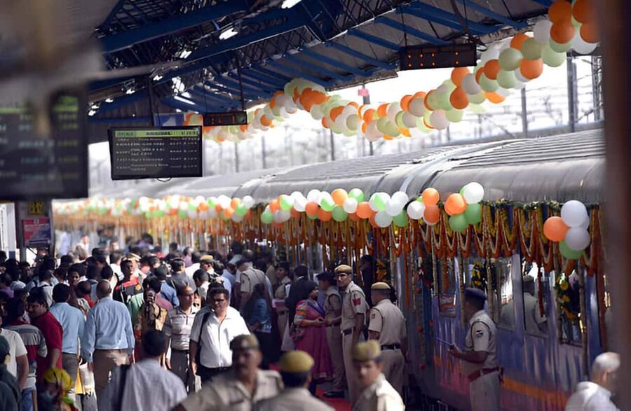 Same Day Taj Mahal Tour from Delhi by Gatimaan Express Train - Gatimaan Express Seat Choices, and What They Mean for Comfort