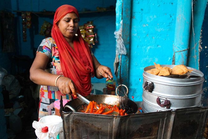 Sanjay Colony Slum Tour - The guide factor: what good leadership looks like here