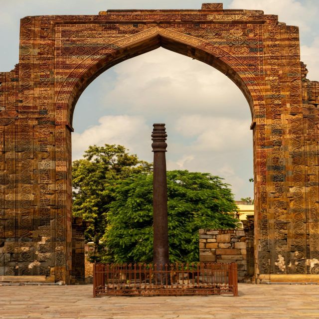 Skip-the-line Qutub Minar Private Tour with Transfer Option - Qutb Minar, the 73-meter tower you can actually read