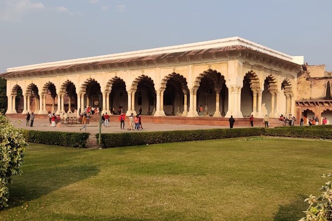 Skip the line: Taj Mahal Agra Private Day Trip From Delhi By Car - Agra Fort in 1 Hour: Mughal Power in Red Sandstone