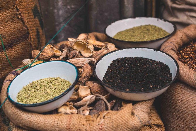 Spice Market & Old Delhi Highlights: Guided 3-Hour Tour - How to not get tripped up: shoes, clothing, and walking comfort