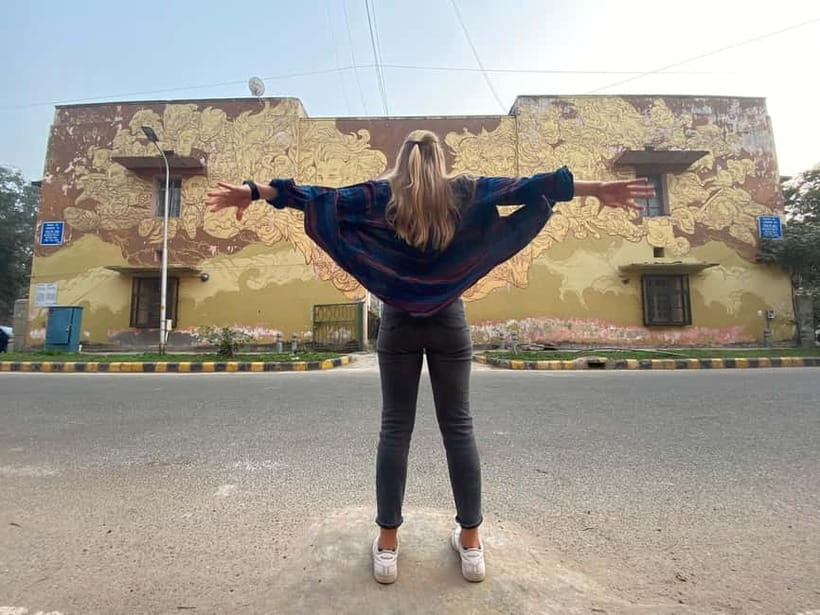 Street Art Walk with Chai & Snack - Chai and snacks: the break that makes it feel local