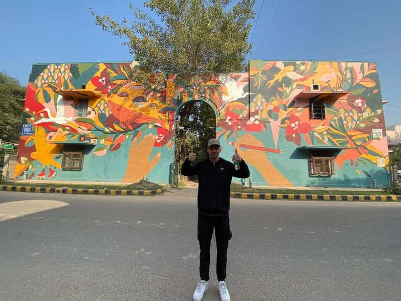 Street Art Walk with Chai & Snack - What to expect from your guide and group rhythm