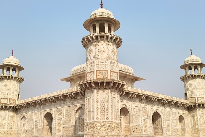Sunrise Taj Mahal Private Tour from Delhi - The guides: the day succeeds or fails on communication