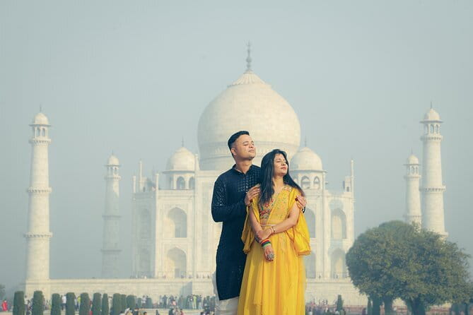 Sunrise Taj Mahal Tour From Delhi - 5-star buffet lunch at DoubleTree by Hilton Hotel Agra