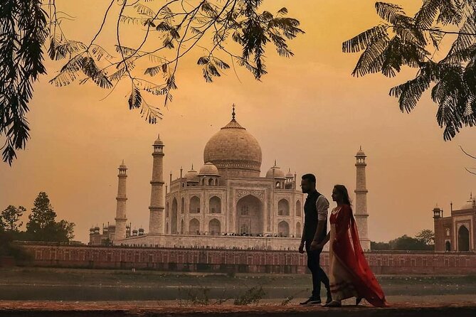 Sunrise Taj Mahal Tour from Delhi With Breakfast And Lunch - Agra Fort at 8:30 AM, where Mughal stories click