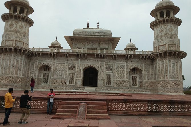 Sunrise TOUR To TAJ MAHAL, AGRA FORT & BABY TAJ from New Delhi.. - Battery bus, comfort, and the road time you cannot skip