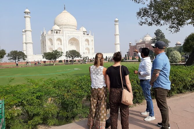 Taj Mahal, Agra Fort & Baby Taj Tour from Delhi - All Inclusive - Agra Fort After the Taj: A Strong Contrast