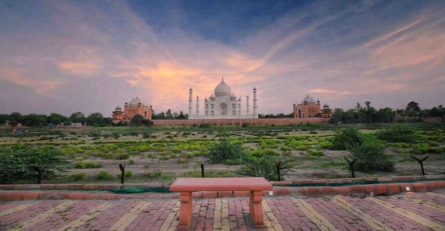 Taj Mahal, Agra Fort Day Tour with Transfers - Guided lunch at a restaurant, and how to make it worth it