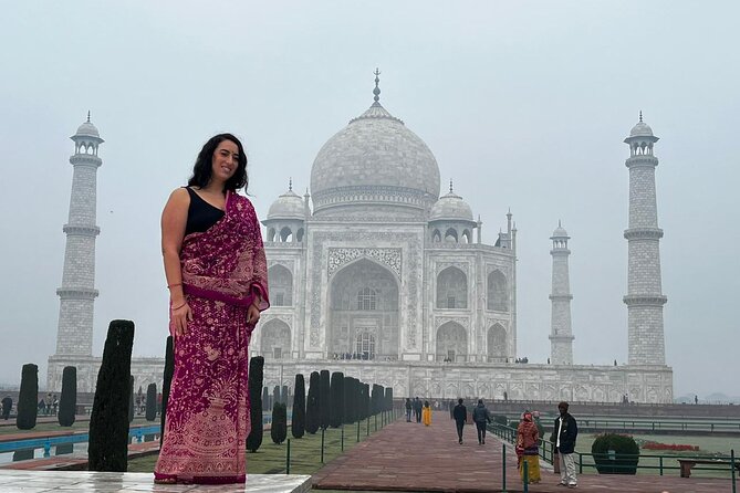 Taj Mahal Day Tour From Delhi - A guide turns the visit from sight to story