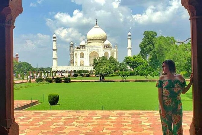 Taj Mahal Private Guided Tour from Delhi with Tickets + Food - Lunch at an optional 5-star restaurant, plus what to plan for