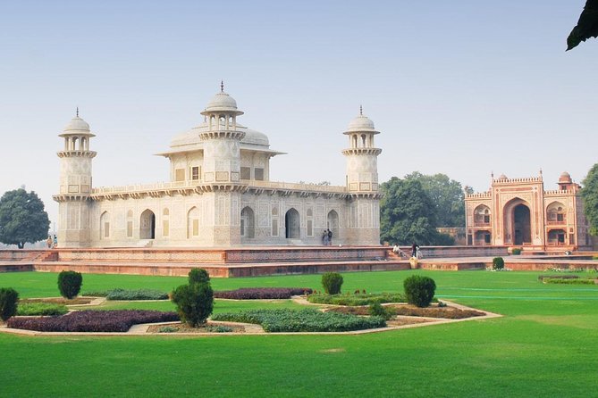 Taj Mahal Private Tour by Gatimaan Express Train - Lunch and Food Budget: What’s Included, What’s Extra
