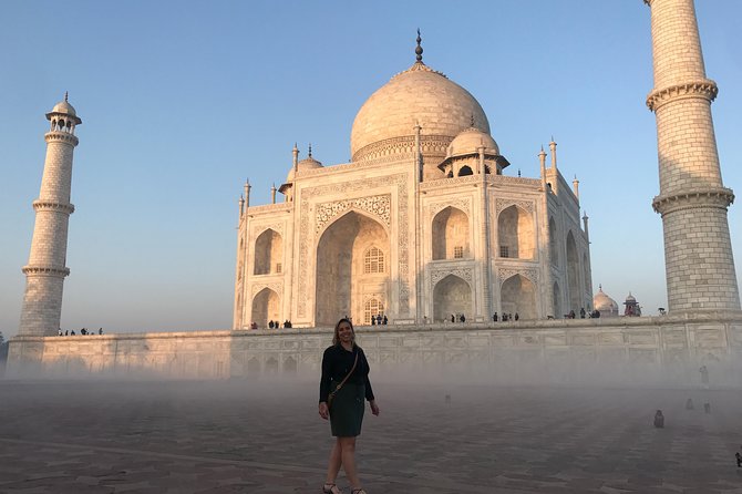 Taj Mahal skip the line luxury tour with guide - Getting into the Taj Mahal fast, with an English-speaking guide