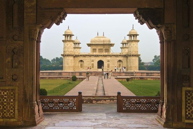 Taj Mahal Sunrise & Agra Fort Private Tour from Delhi - Taj Mahal at first light, what you should expect walking in