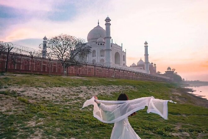 Taj Mahal Tour By Express Train from Delhi - The Express Train Ride: Breakfast, Dinner, and Staying Comfortable