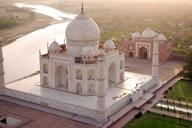 Taj Mahal Tour by Gatiman from Delhi - Agra Fort for red-sandstone drama and Mughal power