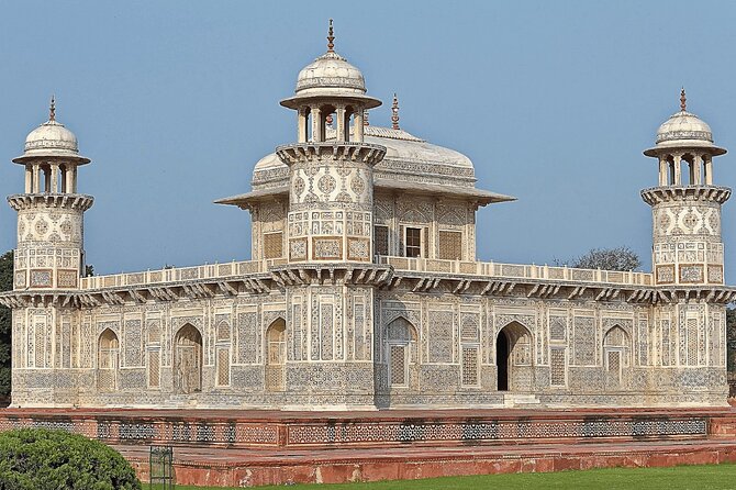 Taj Mahal Tour from Delhi All-Inclusive With-Multiple-Options - Stop 2: DoubleTree by Hilton Hotel Agra Lunch Break