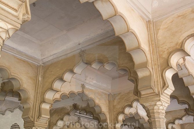 Taj Mahal Tour same day Gatimaan Express - Delhi-Agra Train tour - What to bring so you’re comfortable during the Taj and Fort hours