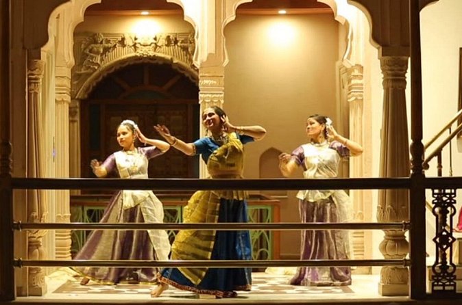 The Dharampura Dinner & Kathak Experience - Finding your spot under the arches for live Kathak