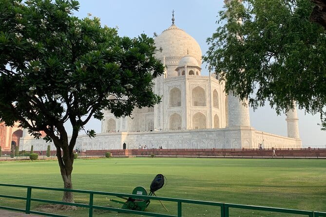 Tour a Nueva y Vieja Delhi Con Guía en Idioma Español - Old Delhi by Foot, Rickshaw Ride, and the Spice Market Hit