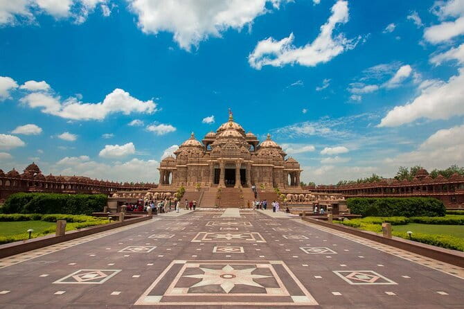 Tour to Akshardham temple with Guide and Delhi Transfer - Pickup that actually starts your day (not ruins it)