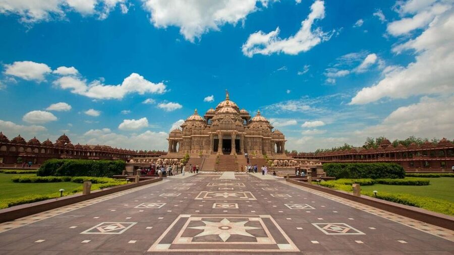 Tour To Swaminarayan Akshardham Guide & Delhi Transfers - Entering Swaminarayan Akshardham with tickets and a guide