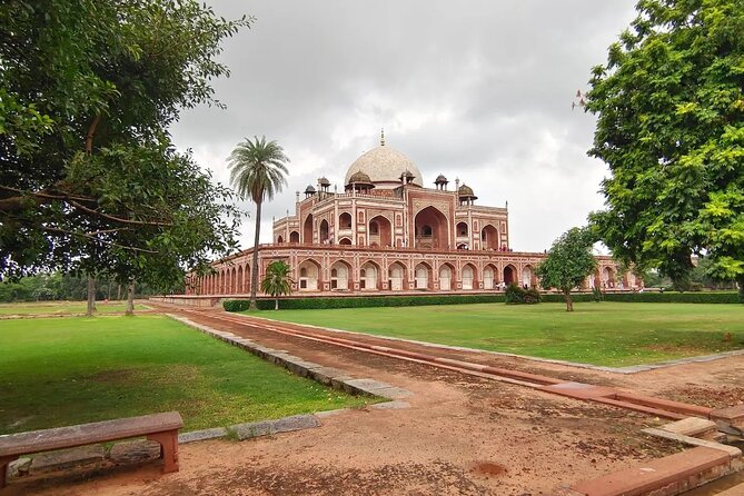 Tuk Tuk Delhi Experience - India Gate: the classic landmark stop with a guided angle