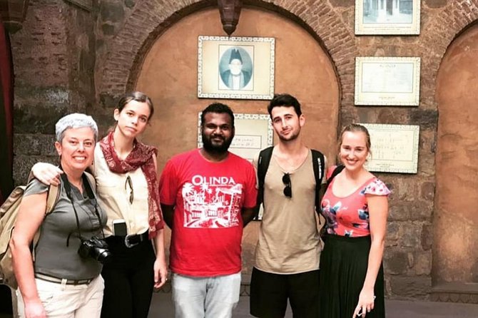 Vegan History & Jain Culture Walk of Delhi - Stop 1, Sri Digambar Jain Lal Mandir and the Meaning of Nonviolence